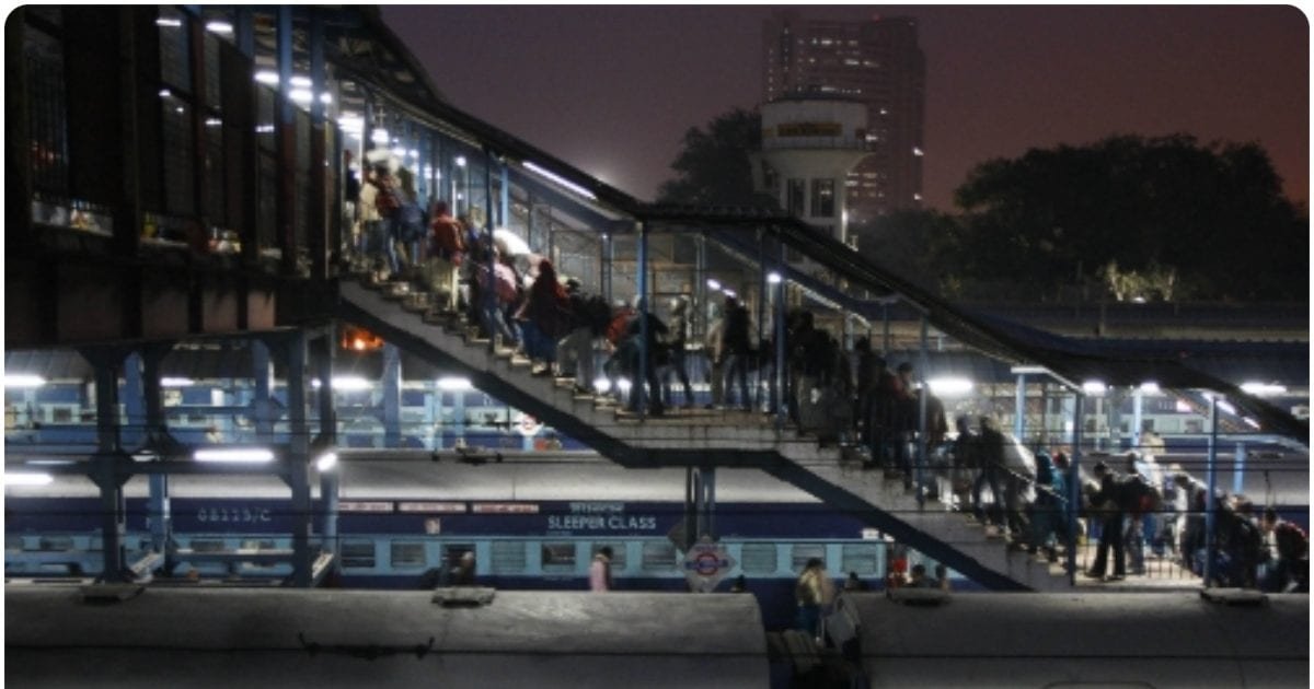 ट्रेन में सिर्फ हलाल मांस क्यों? रेलवे को NHRC का नोटिस, संविधान का पाठ पढ़ाते हुए 2 हफ्ते में मांगा जवाब