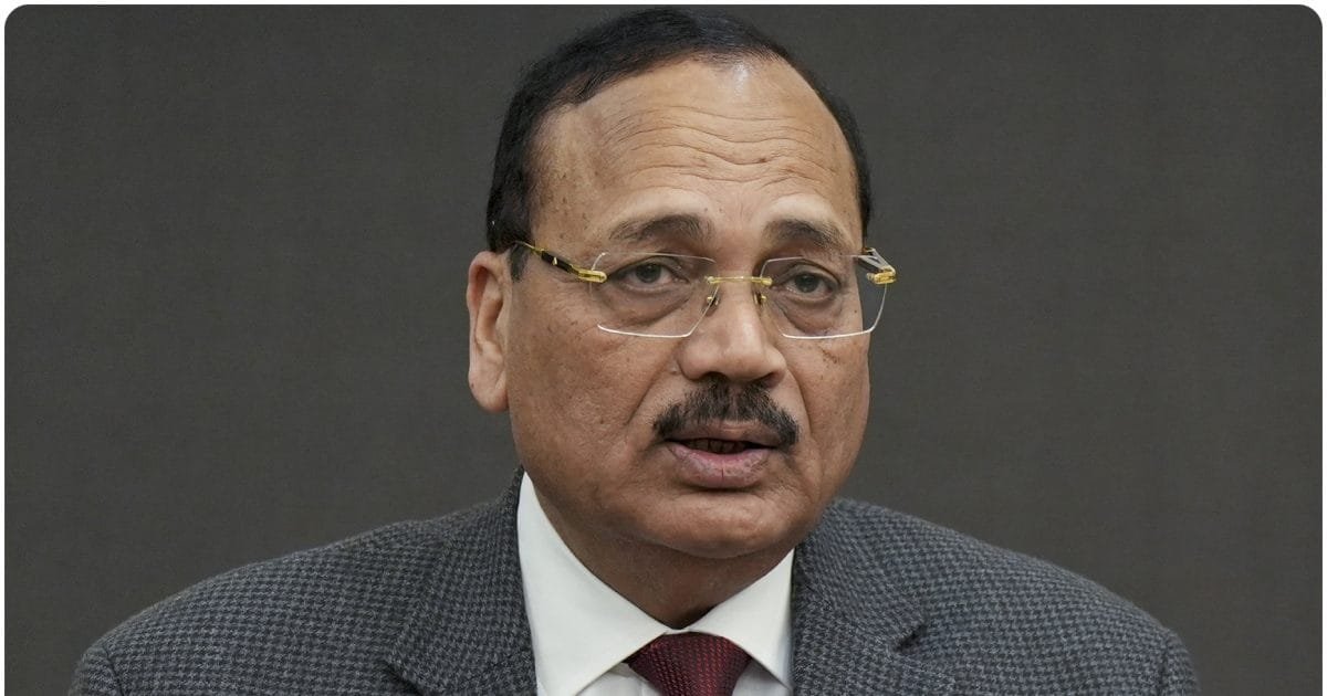 55 मिनट टहलने गया था, सुबह तक बेहाल रहा; दिल्ली की जहरीली हवा पर CJI सूर्यकांत का दर्द, सिब्बल भी बोल उठे