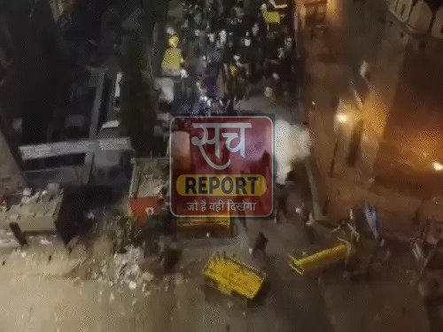 Delhi MCD Action: मस्जिद के पास अतिक्रमण हटाने गई टीम पर पथराव, कई अधिकारी घायल