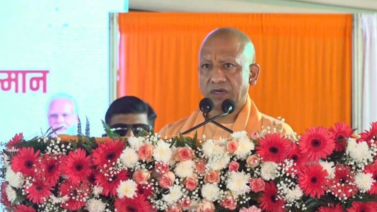 CM योगी का बरेली में बयान- 2017 से पहले त्योहारों पर होते थे उपद्रव, अब सुरक्षित माहौल में पर्व मना रहे लोग